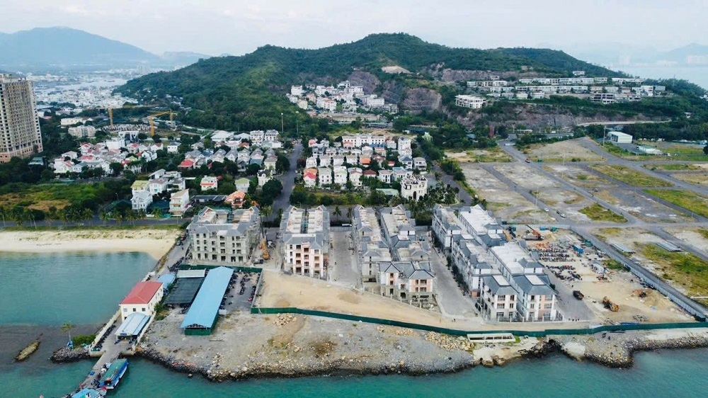 Đường nội khu tại Vinhomes Pearl Bay đang dần hình thành